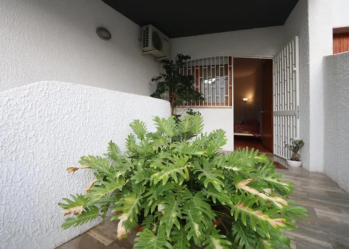 Barone 12 Free Parking Μπάρι
