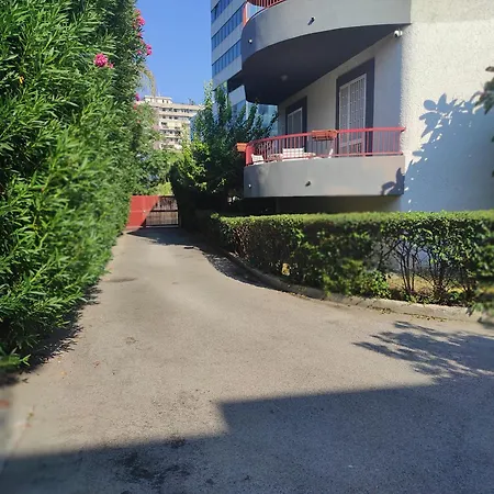 Barone 12 Free Parking *